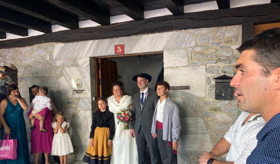 La boda de Mikel y Jone  en Yanci/igantzi, Navarra