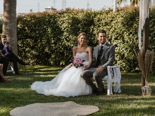 La boda de Luis y Ángeles en Dos Hermanas, Sevilla 42