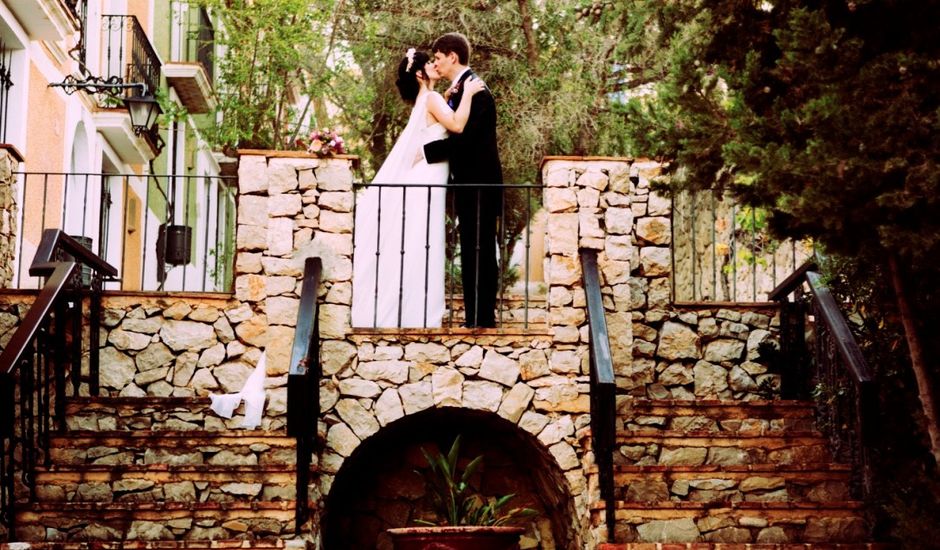 La boda de Jari y Minerva en Pueblo Acantilado, Alicante