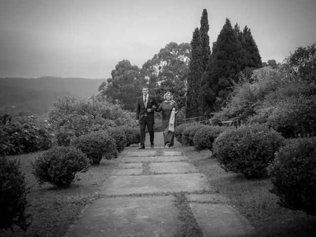 La boda de Carlos y Lucía en Bueu (Resto Parroquia), Pontevedra 19