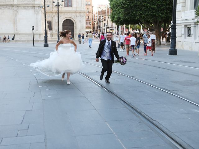 La boda de Miguel Angel y Raquel en Dos Hermanas, Sevilla 14