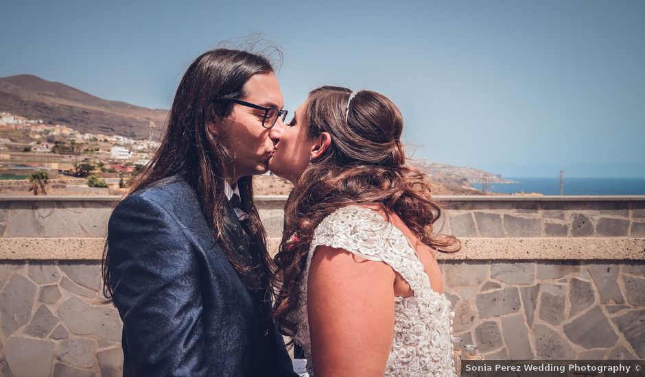 La boda de Víctor y Laura en Candelaria, Santa Cruz de Tenerife