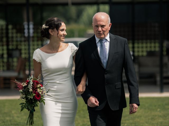 La boda de Alex y Gemma en La Vall D&apos;en Bas, Girona 18