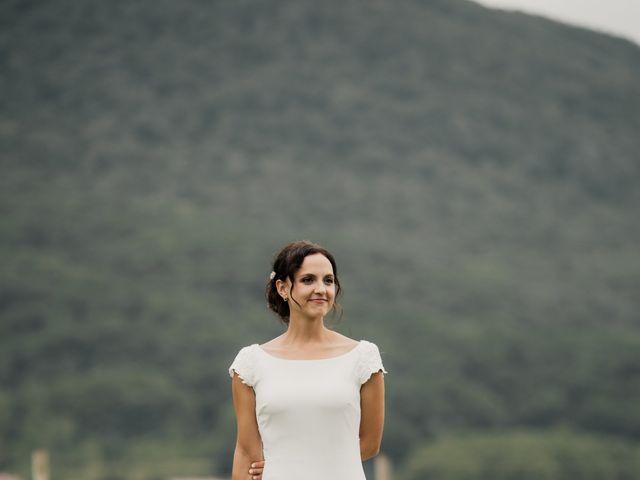 La boda de Alex y Gemma en La Vall D&apos;en Bas, Girona 40