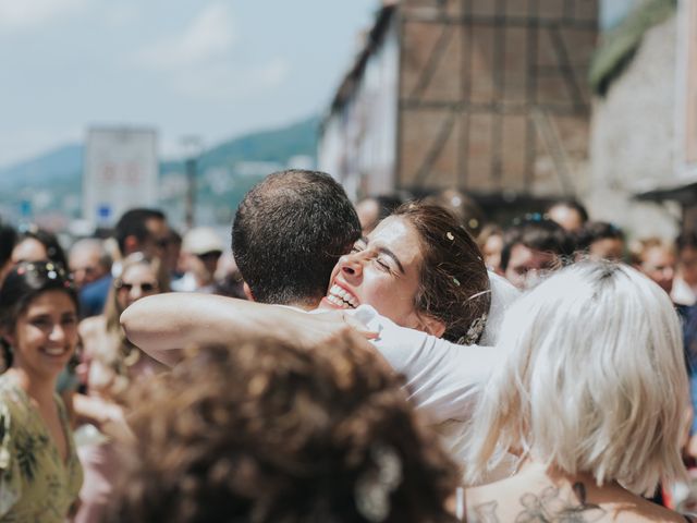 La boda de Ana y Joxe en Hondarribia, Guipúzcoa 29