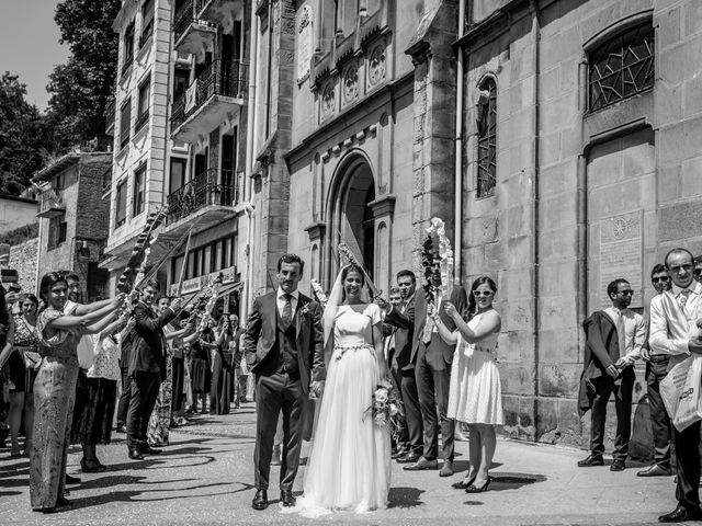 La boda de Ana y Joxe en Hondarribia, Guipúzcoa 31