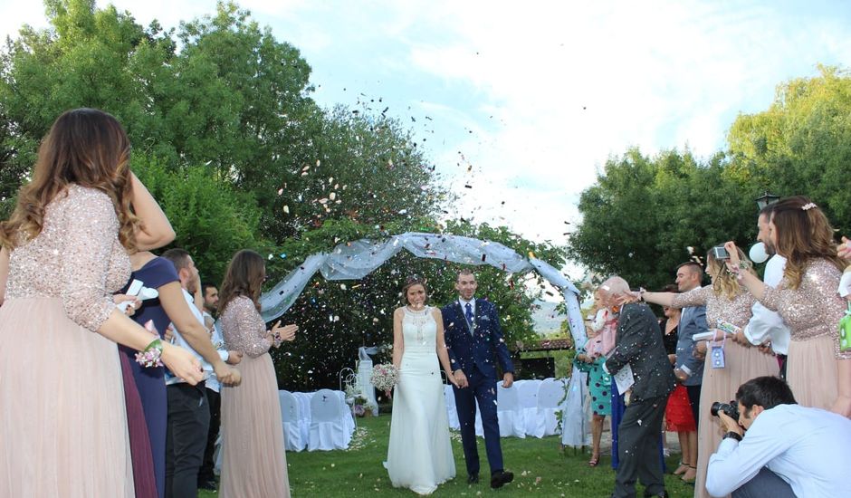 La boda de Miriam y Luis  en Navaluenga, Ávila