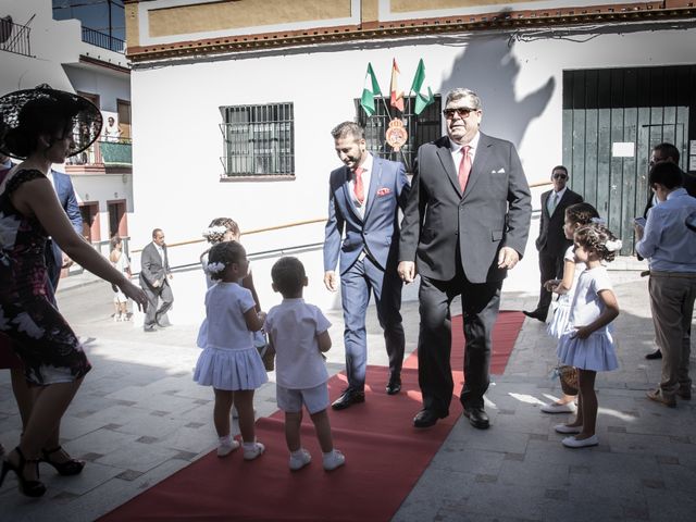 La boda de Ana Belen y Paxit en Los Palacios Y Villafranca, Sevilla 23
