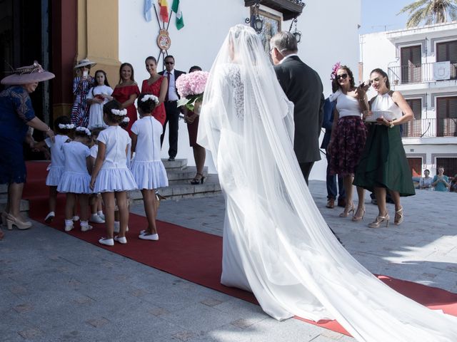 La boda de Ana Belen y Paxit en Los Palacios Y Villafranca, Sevilla 25