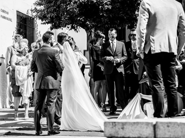 La boda de Ana Belen y Paxit en Los Palacios Y Villafranca, Sevilla 65