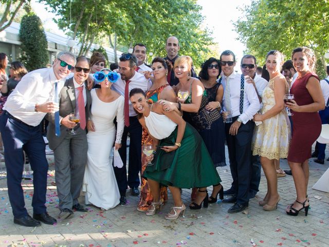 La boda de Ana Belen y Paxit en Los Palacios Y Villafranca, Sevilla 99