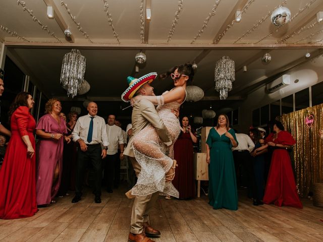 La boda de Carlos y Zoraida en Rois, A Coruña 40