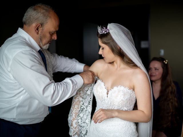 La boda de Florín y Yana en Gorraiz, Navarra 32