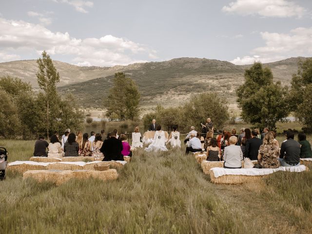 La boda de Verónica y Iris en Pinilla Del Valle, Madrid 16
