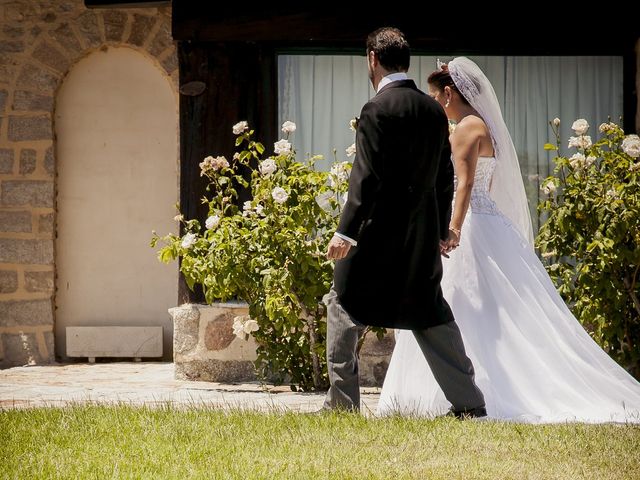 La boda de Víctor y Verónica  en Mangiron, Madrid 12