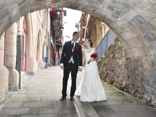 La boda de Imanol y Alazne en Santurtzi, Vizcaya 24