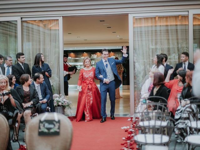 La boda de Angel y Fabiana en Oviedo, Asturias 17