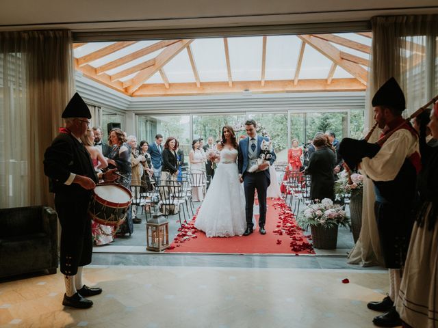 La boda de Angel y Fabiana en Oviedo, Asturias 23