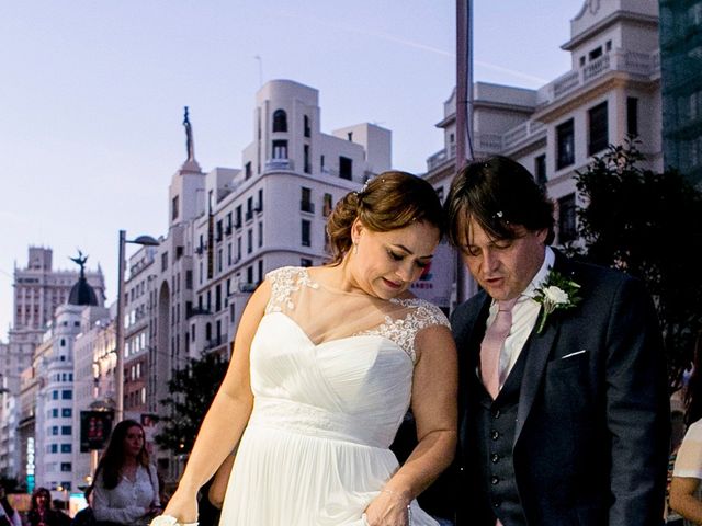 La boda de Javier y Olga en Madrid, Madrid 31