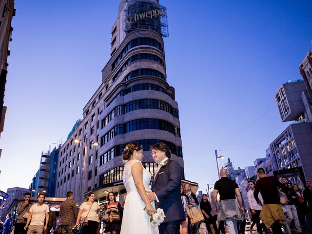 La boda de Javier y Olga en Madrid, Madrid 33