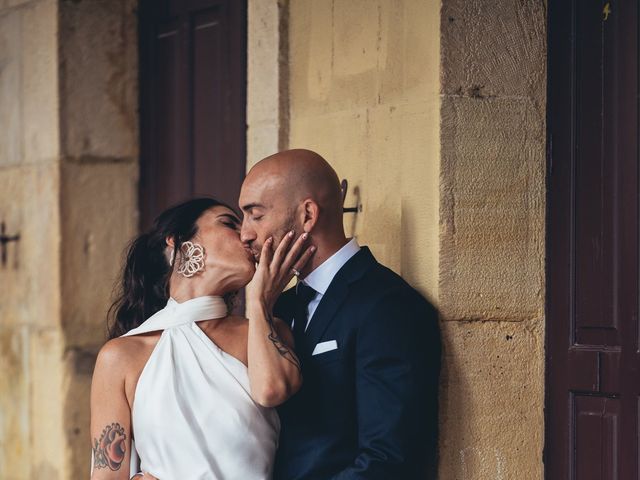 La boda de Ander y Lara en Donostia-San Sebastián, Guipúzcoa 41
