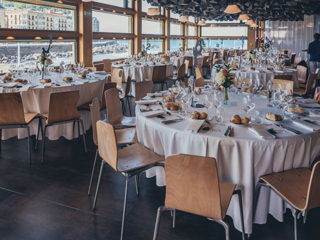 La boda de Ander y Lara en Donostia-San Sebastián, Guipúzcoa 56