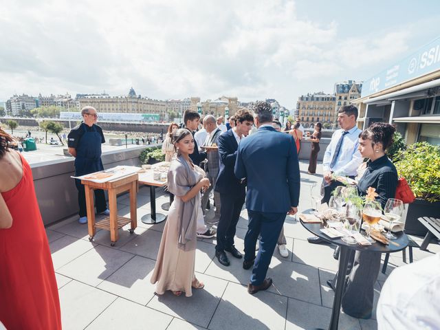 La boda de Ander y Lara en Donostia-San Sebastián, Guipúzcoa 59
