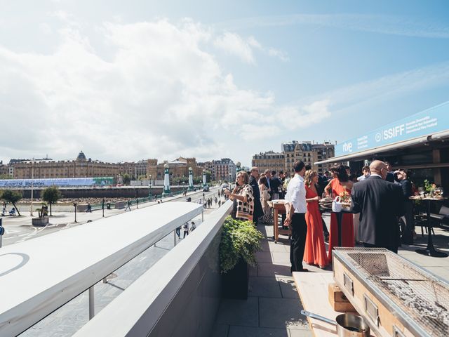La boda de Ander y Lara en Donostia-San Sebastián, Guipúzcoa 60