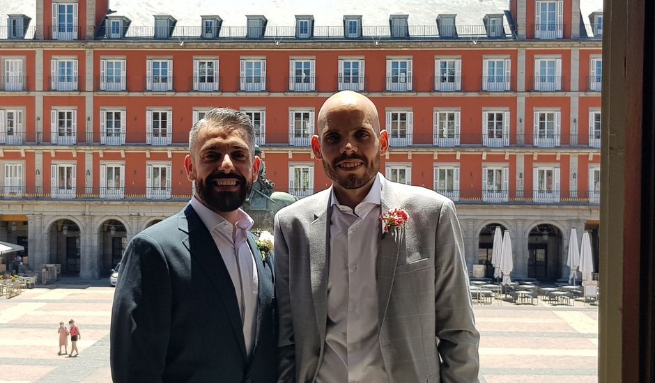 La boda de Roberto  y Oscar en Madrid, Madrid
