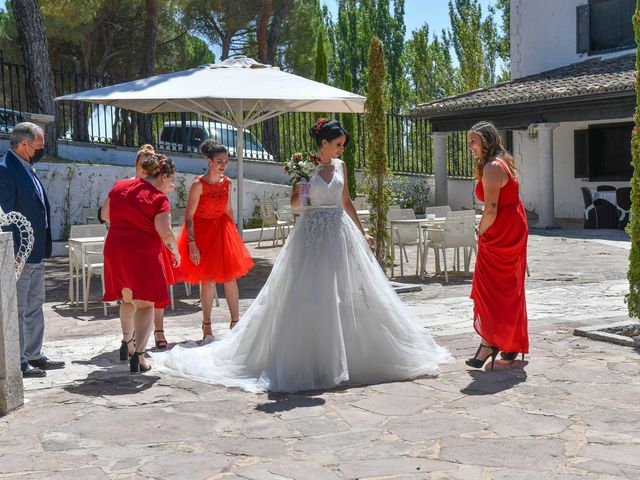 La boda de Ana y Adrian en Simancas, Valladolid 17
