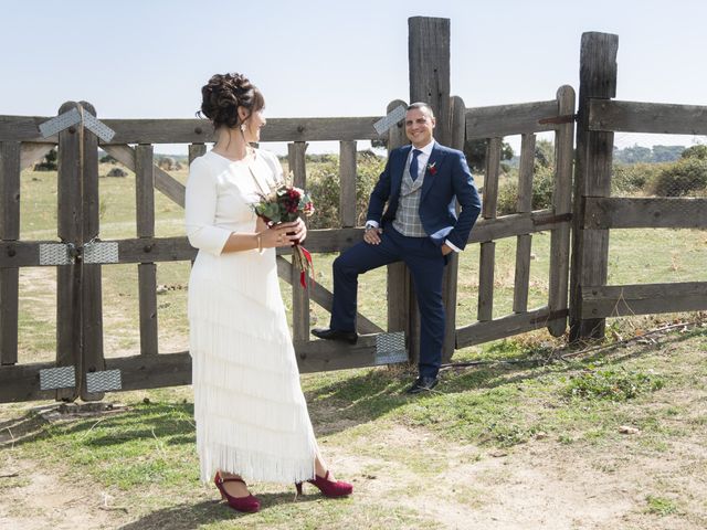 La boda de Javier y María en Valdemorillo, Madrid 23