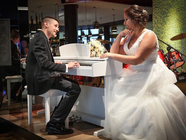La boda de Xema y Cris en Cornella De Llobregat, Barcelona 10