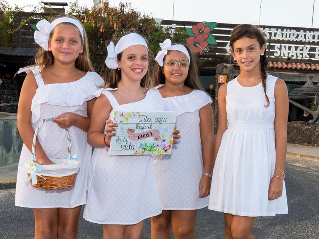 La boda de Enrique  y Maria  en Corralejo, Las Palmas 33