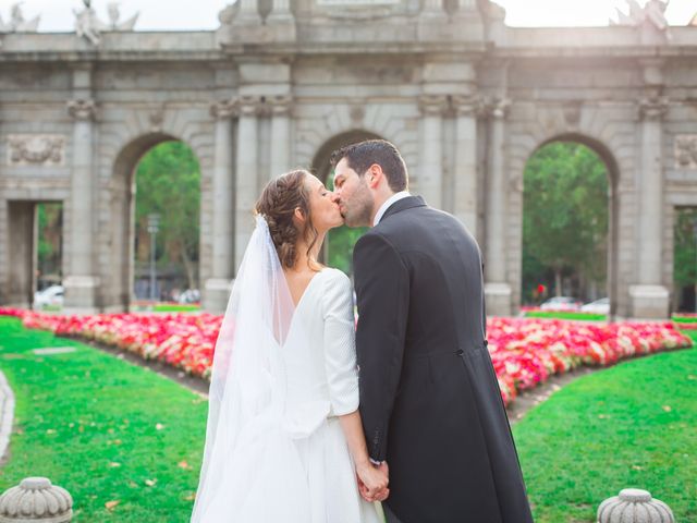La boda de Carlos y Mónica en Madrid, Madrid 53