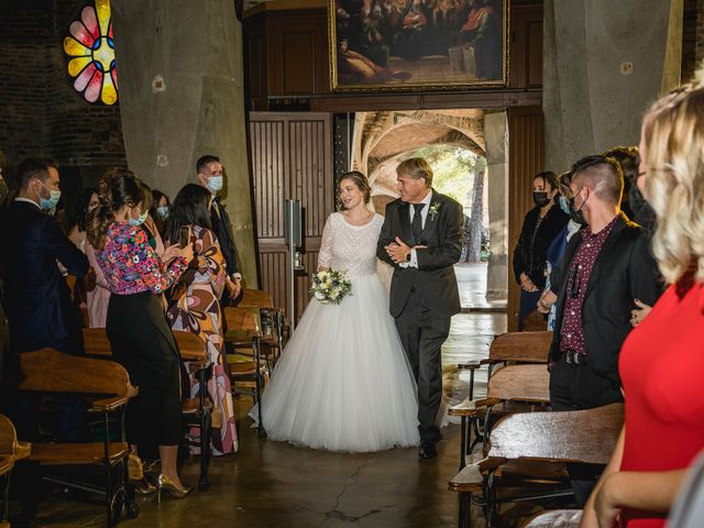 La boda de Oriol y Irina en Igualada, Barcelona 23