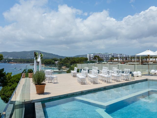 La boda de Ian y Florence en Santa Eularia Des Riu, Islas Baleares 30