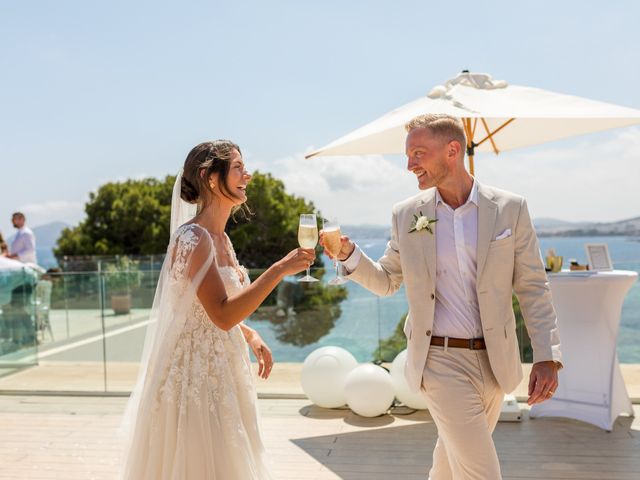 La boda de Ian y Florence en Santa Eularia Des Riu, Islas Baleares 40