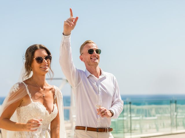 La boda de Ian y Florence en Santa Eularia Des Riu, Islas Baleares 42