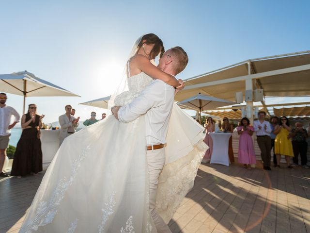 La boda de Ian y Florence en Santa Eularia Des Riu, Islas Baleares 45