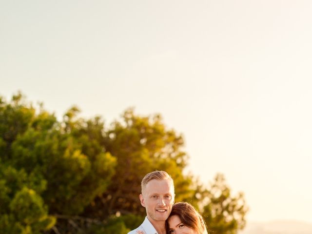 La boda de Ian y Florence en Santa Eularia Des Riu, Islas Baleares 48