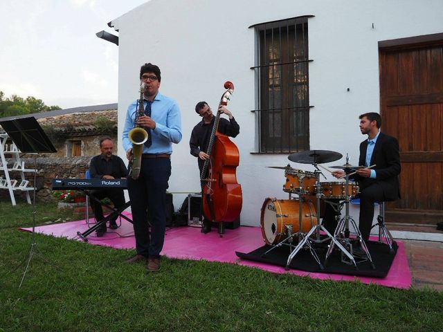 La boda de Javi y Raquel  en Sant Cugat Del Valles, Barcelona 10