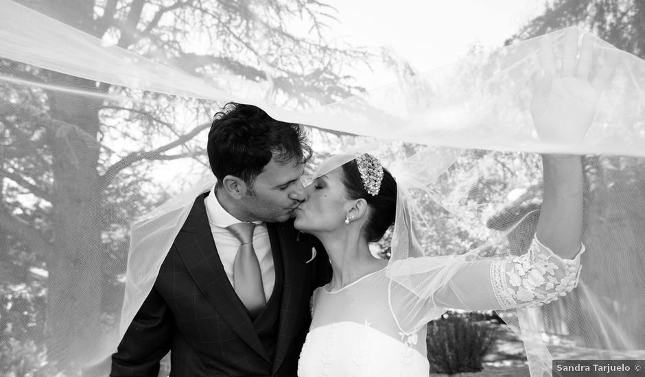 La boda de Álvaro y Laura en Valdemorillo, Madrid