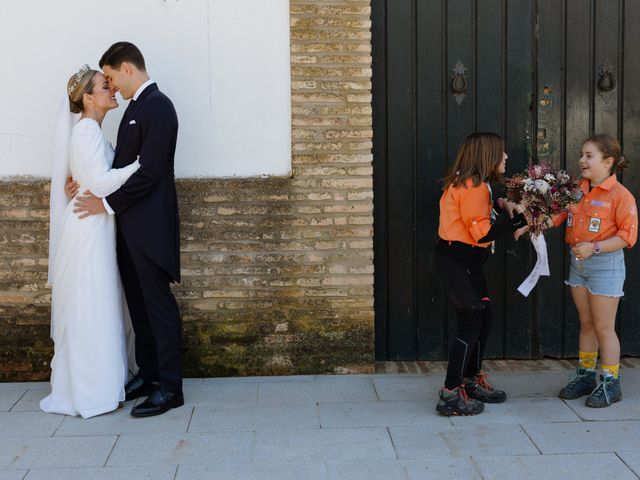 La boda de Paula y Rafael en La Palma Del Condado, Huelva 36
