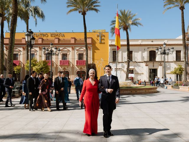 La boda de Paula y Rafael en La Palma Del Condado, Huelva 39
