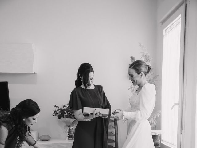 La boda de Paula y Rafael en La Palma Del Condado, Huelva 42