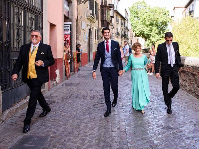 La boda de Juan y Virginia en Fuente Vaqueros, Granada 43