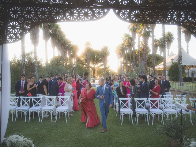 La boda de Gabi y Desi en Villamanrique De La Condesa, Sevilla 23