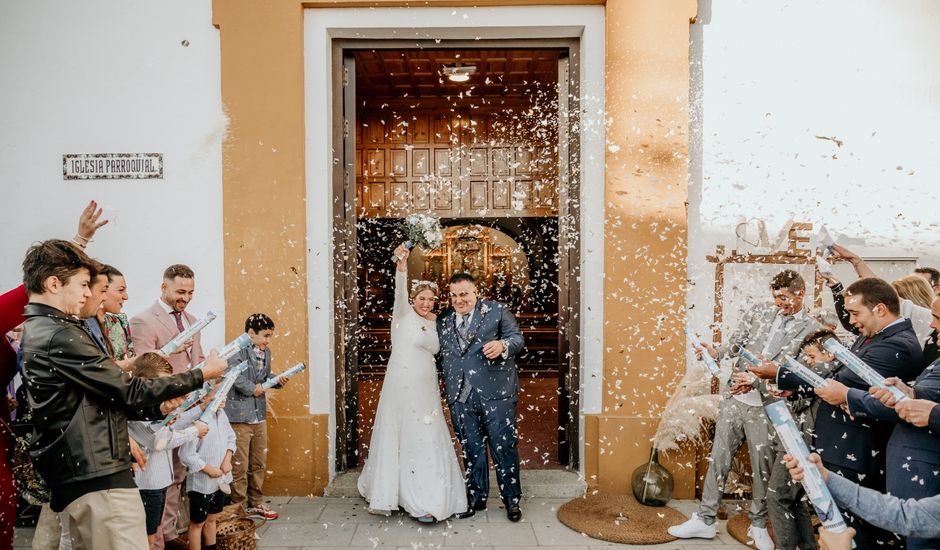 La boda de Juan miguel y Alexandra en San Bartolome De La Torre, Huelva