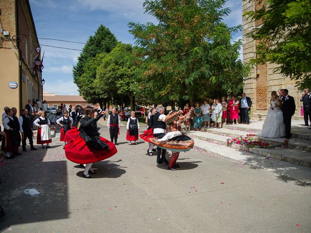 La boda de Abilio y María en Autillo De Campos, Palencia 47