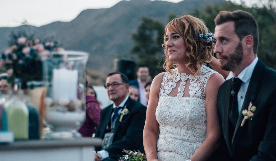 La boda de Pedro y Isabel en La Isleta, Almería